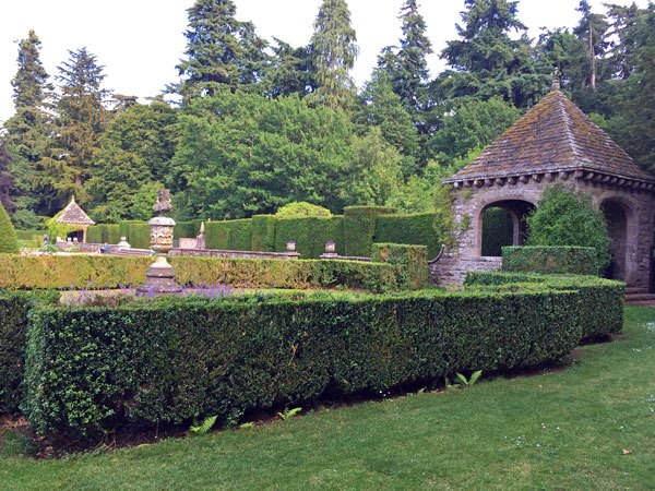 Glamis Castle Gardens