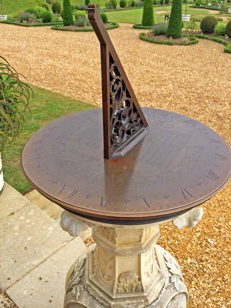 hampton court sundial