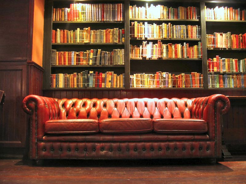 Chesterfield-Sofa-Pub