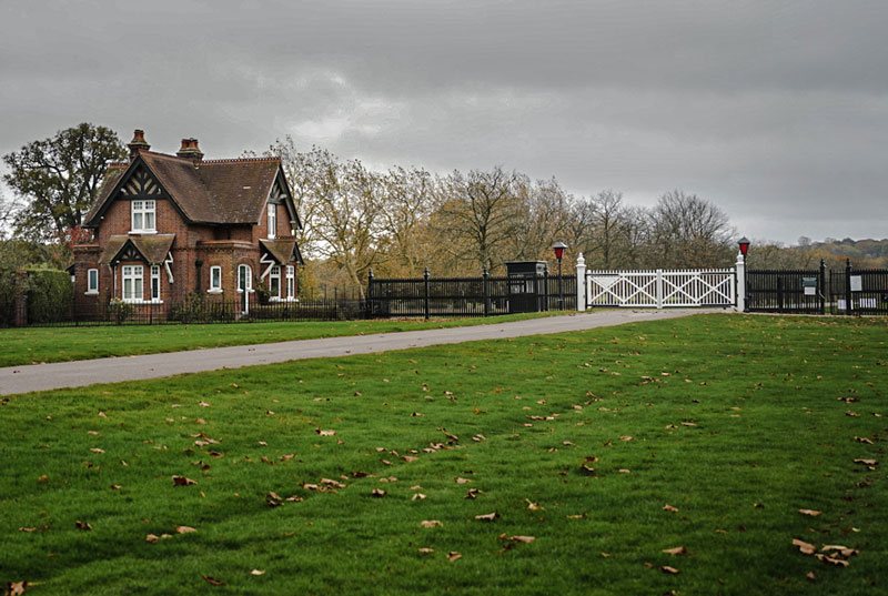 Double-Gate-Lodge