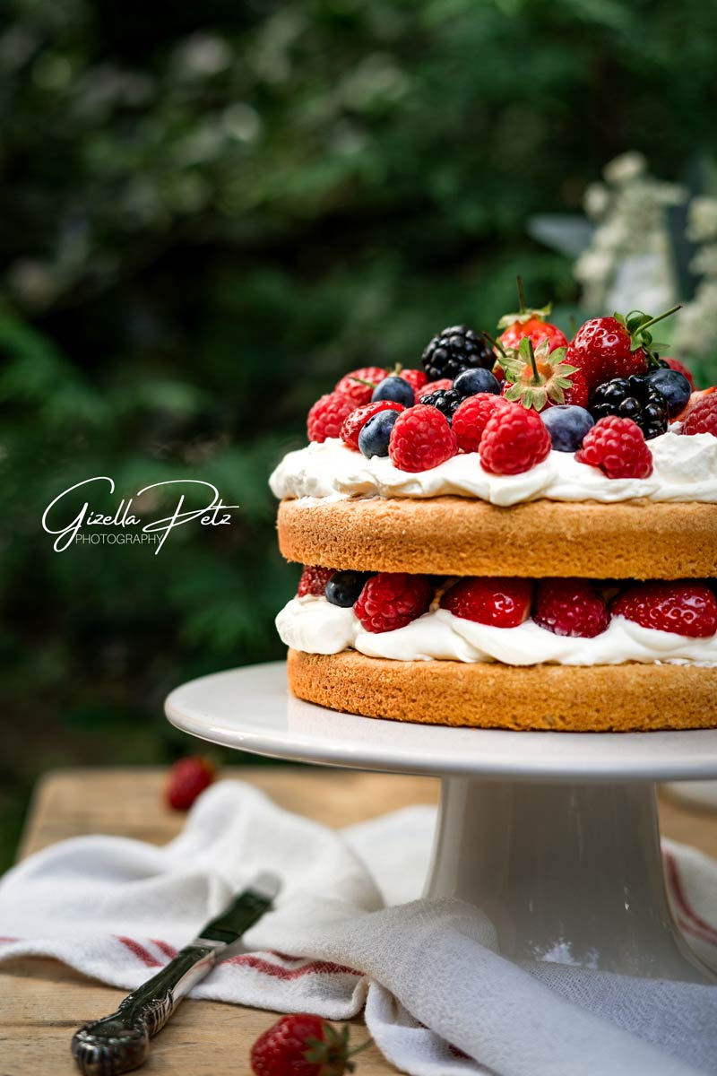 mixed berry cake