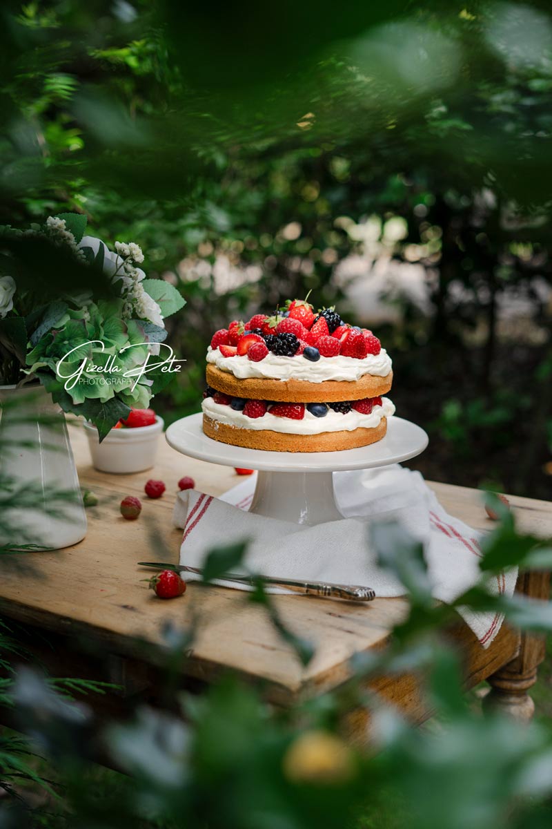 summer berry cake